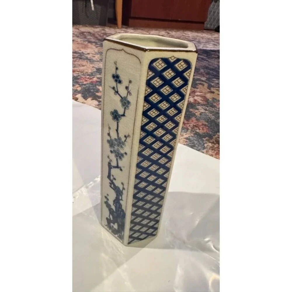 OMC hexagonal vase MCM blue white Chinoiserie Classic traditional